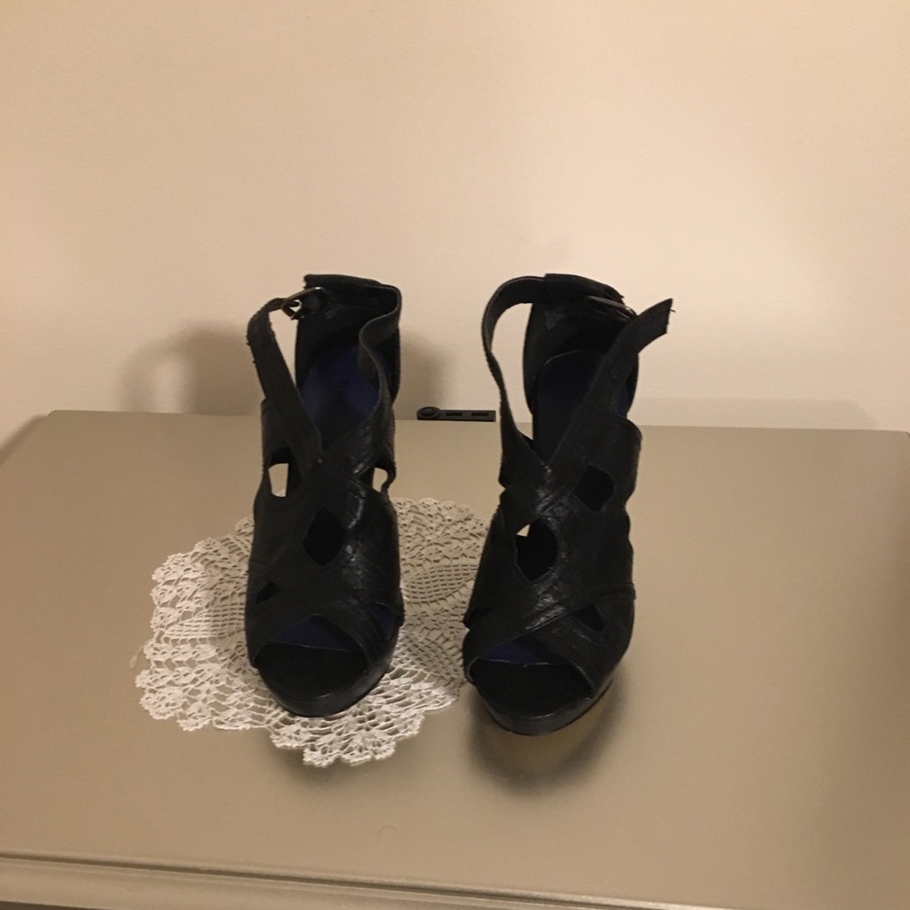 Shoe - Picture 1 of 5